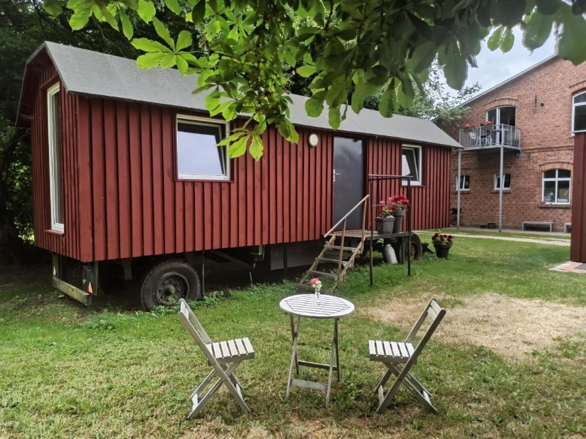 Schaeferwagen Auf Dem Biogut-Saalkow Gustow (Vorpommern-Rugen) Exterior foto